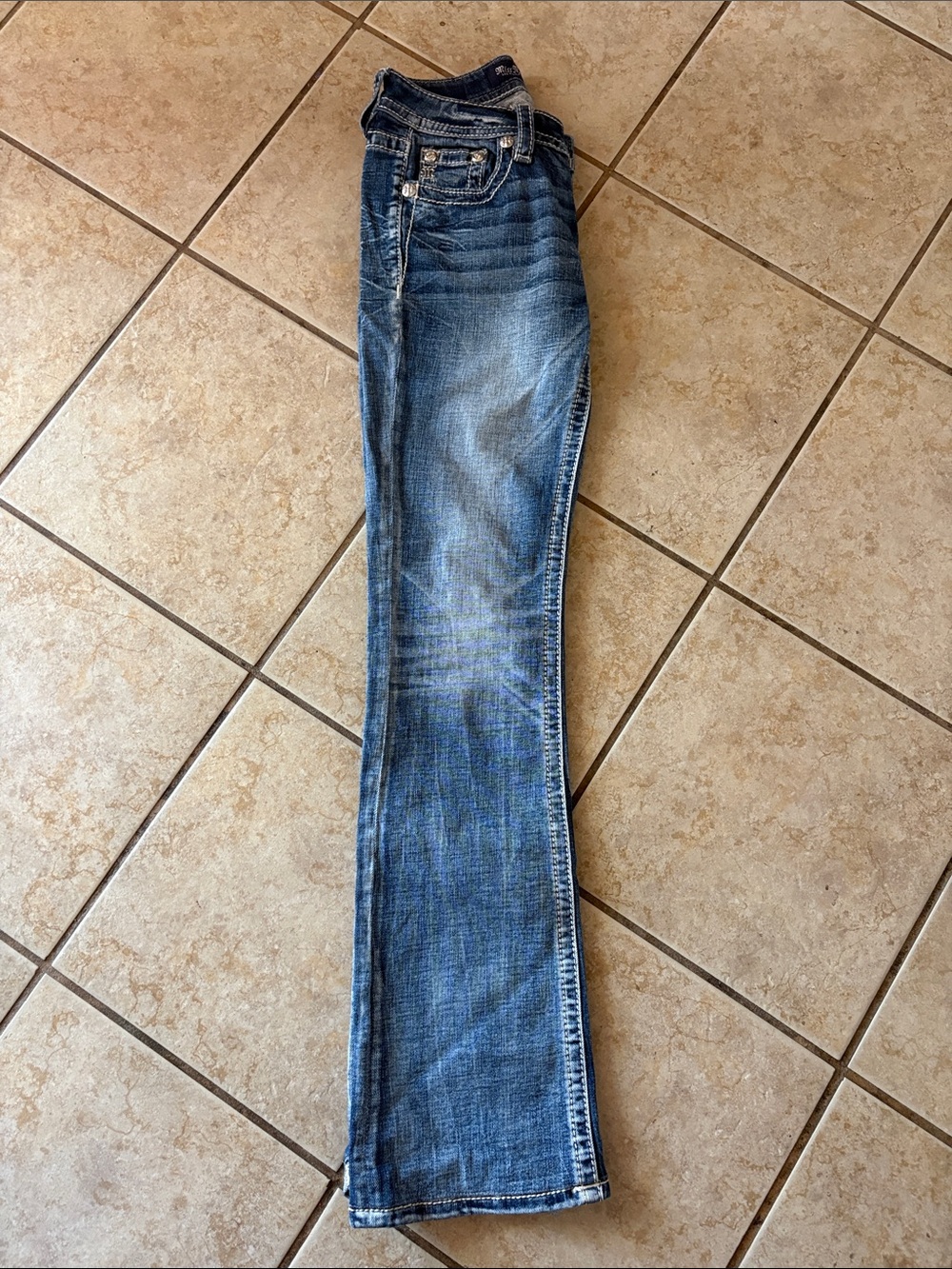 Miss Me Women’s Boot Cut Jeans in Medium Blue Wash